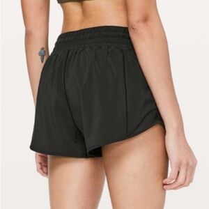 Lululemon Hotty Hot Short Size 0 with a High-Rise 2.5"inseam Black